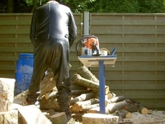 Holzarbeiten im Leder