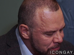 Buffed mature homosexual anally fucks a young stallion