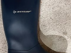 Cum on dunlop wellies