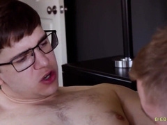 Gaymale alien knows how to shag