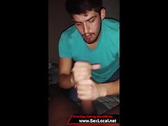 Mature dude likes to suck dick