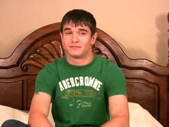 Guy Helps Stud to Spunk