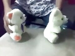 Gran maduro coje a joven inexperto (termina mal)