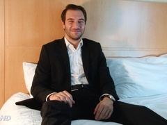 True heterosexual gay-for-pay banker serviced despîte him by a super-steamy boy !