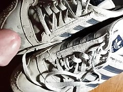 sneaker cum