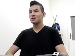 Amateur hottie gets fucked in a casting porno movie