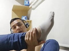 suck the feet of this latino