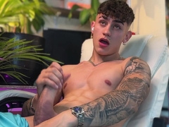 Huge man-meat fellow spunks on his rock-hard six pack