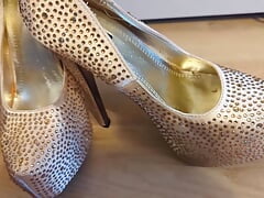 Cumming some lovely gold platforms