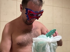 Earl enjoys a milky solo session in a motel bathtub