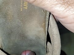 mechanic found dirty sandals under passenger front seat
