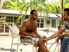 Married dude gets plowed on the bed by a queer