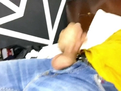 gran verga entre la ropa puesta