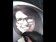 Cum tribute to nerdy chick with a huge mole on her nose