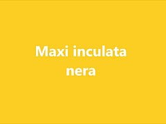 Maxi inculata tra 2 maschi neri.