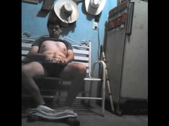 MASTURBADA ESTANDO SENTADO EN LA BANCA #03 CON ACABADA LECHOSA