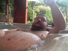 Nakie Hottubin
