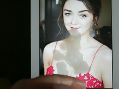 Cum on Maisie Williams - november 2016