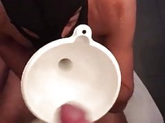 Sborra e piscio per il mio cesso. pissing and cum