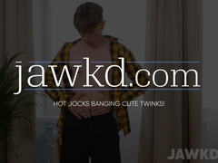 Hairy and horny stud Vincent Castle wanks every inch like a pro