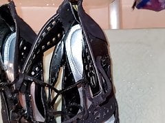 Wetting a fans wife's heels