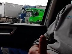 NOVINHO PUNHETANDO NO TRABALHO MASTURBATION