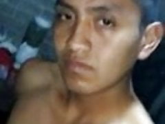 Rico Chakal mexicano posando