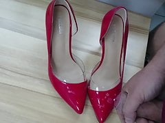 Quick and scarce cum on co-workers red high heels