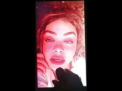 Facial cum tribute - Sarah Hyland