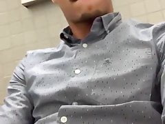 Punheta no Banheiro da Empresa