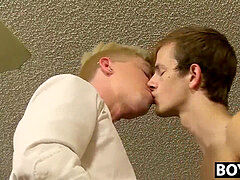 blonde lad Kyle Rash tears up boyfriend to cum at school