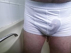 Pissing pants in the bath