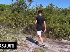 On the trail, smashing a 24cm monstrous lollipop into the white stud.