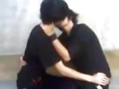Solamente a los muy maricones les gusta besarse en publico