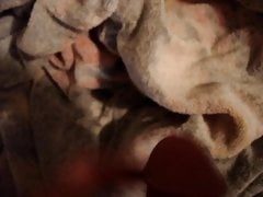 Amateur cock cums on GFs towel and puts it back