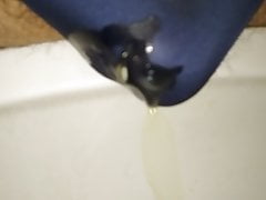 pee in her panties
