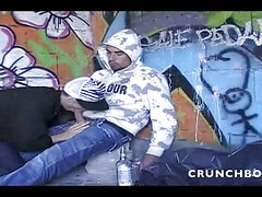 Sexy straight man fucking a twink in exhib outdoor