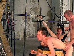 Gay bareback, redhead, sans a condom