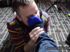 Perverted hunk likes to worship feet and suck those toes