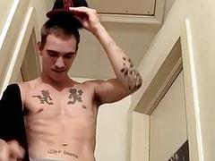 A sex toy helps this young guy achieve incredible orgasms