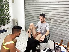 STRETCHING MY HAIRSTYLISTS ASS