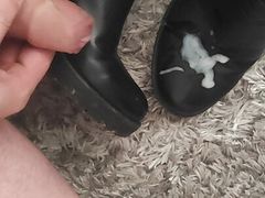 Shoejob shoefuck dirty high leather boots cum on heels