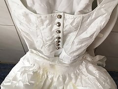 Golden Shower Brautdirndl