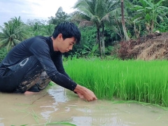 A magnificent young farmer makes people fall in love with him