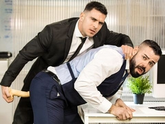 Handsome Paddy O'Brian fucks tatted-up hunk Victor D'Angelo