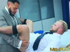 Straight boss fuck his bottom assistant and fed him his load