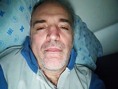 Monday morning as soon as I wake up I masturbate my penis with a great desire to please.