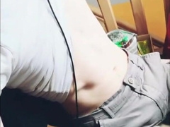 Branlette en cherchant une game de COD (Et du jus sur les mains)