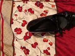 Cumming on wife's high heel