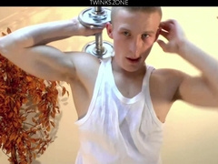 Exclusive Casting Flexing Brian Owen